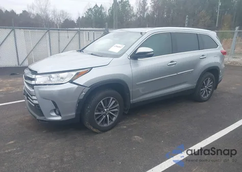 2019 Toyota Highlander Xle z USA, uszkodzony, nr VIN 5TDKZRFH6KS552635